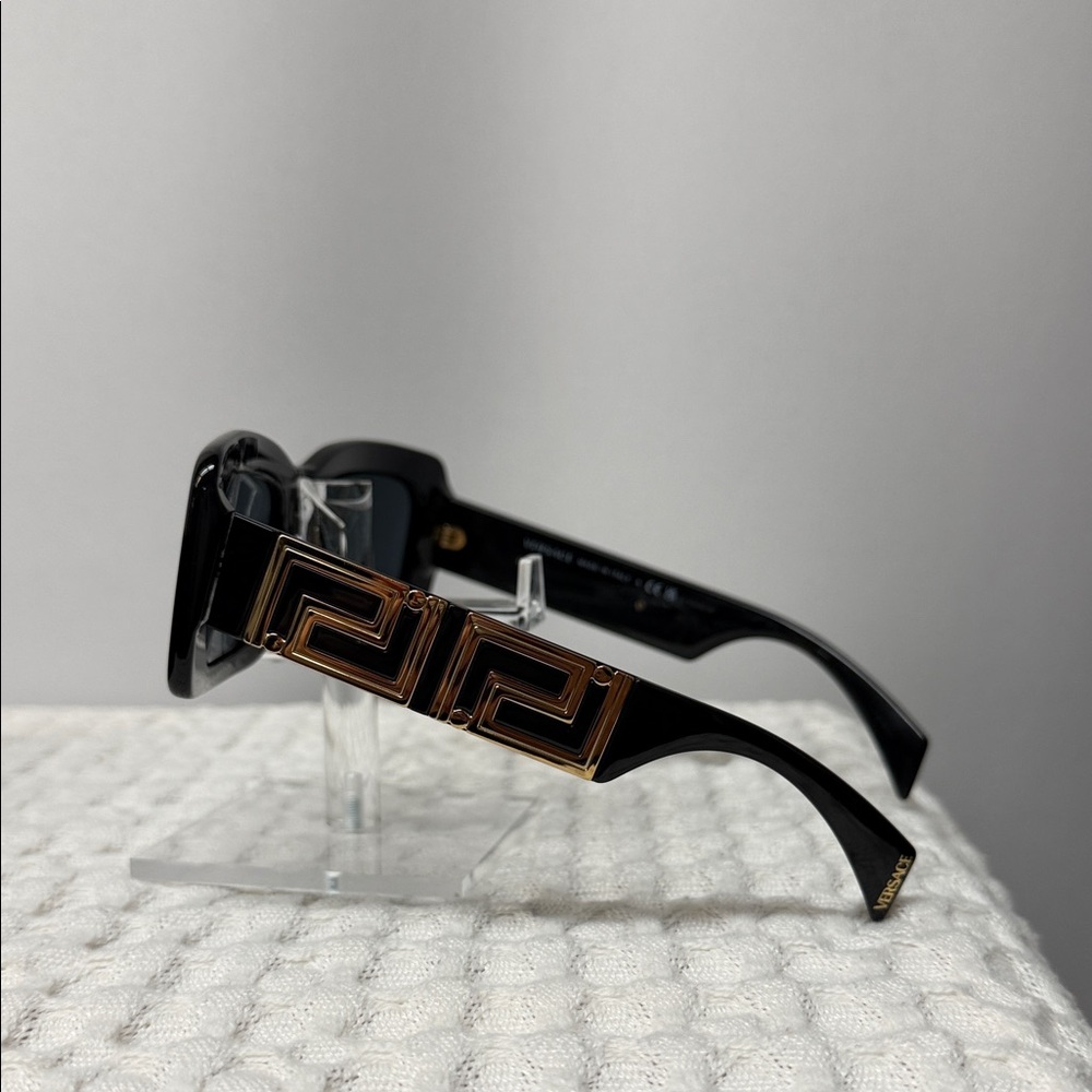 Versace Black Sunglasses With Rectangular Frame - image 3